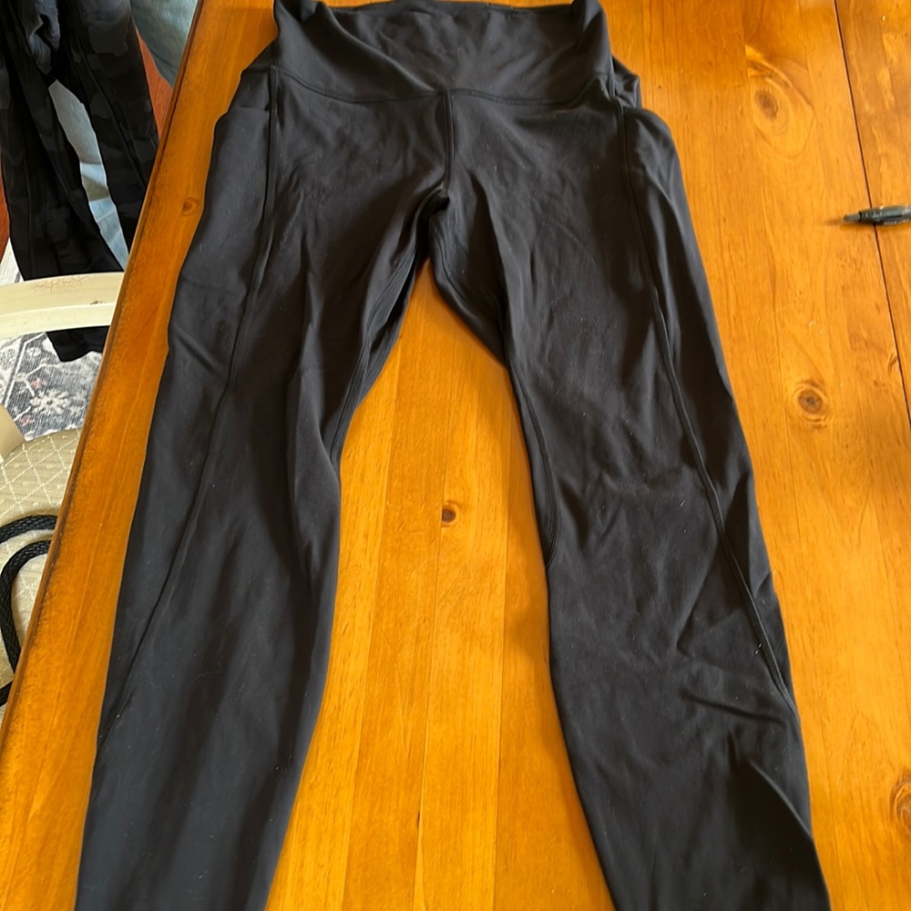 23’ inseam Lululemon leggings